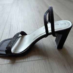 FIONI Clothing Black Strappy Heels